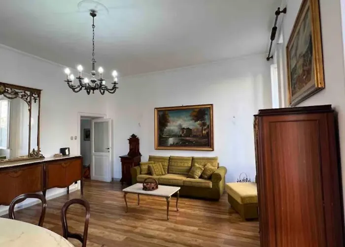 Maison Leone Iv 22 *
